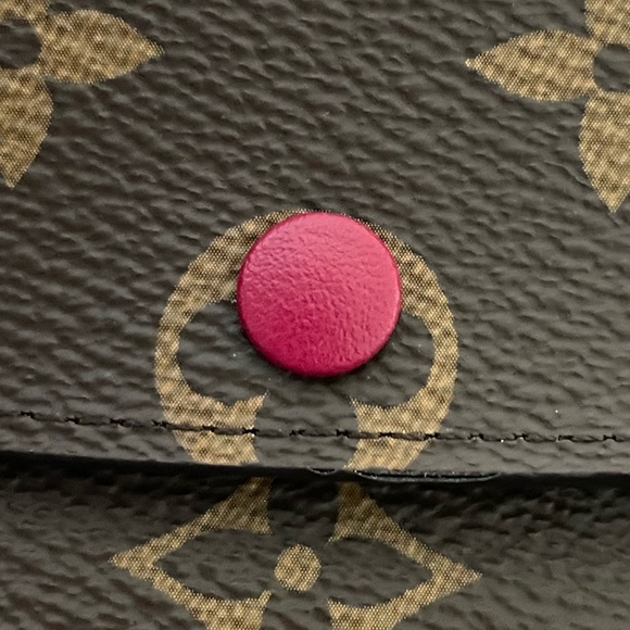 Louis Vuitton Emilie Wallet - Picture 15 of 16